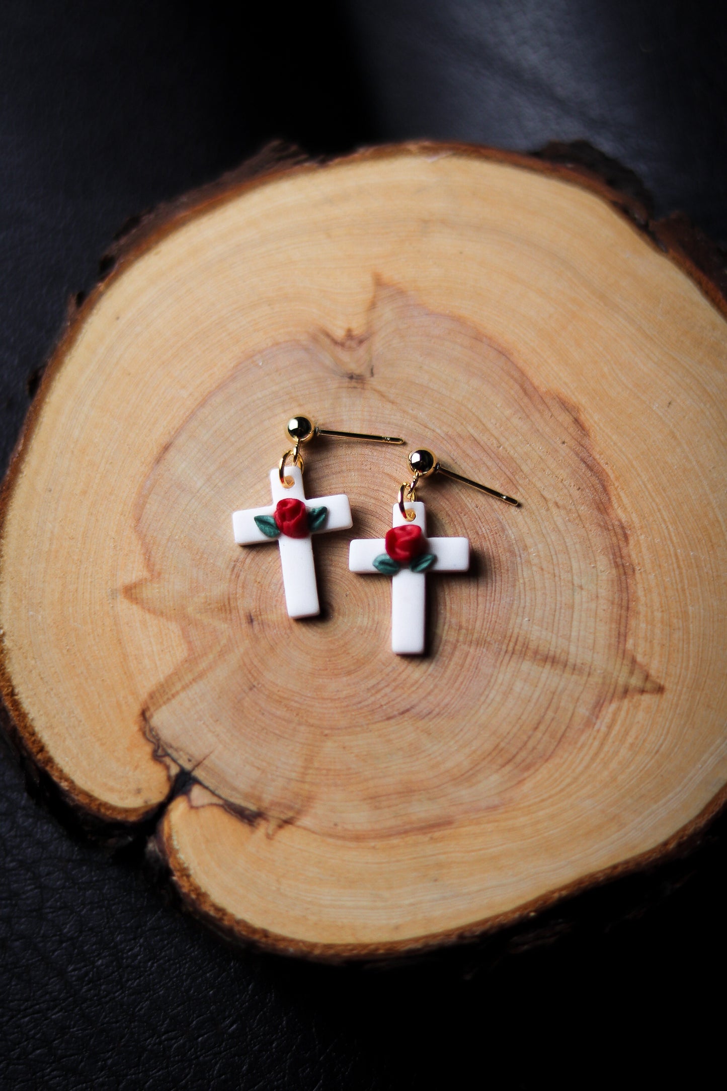 White cross with rose 🌹