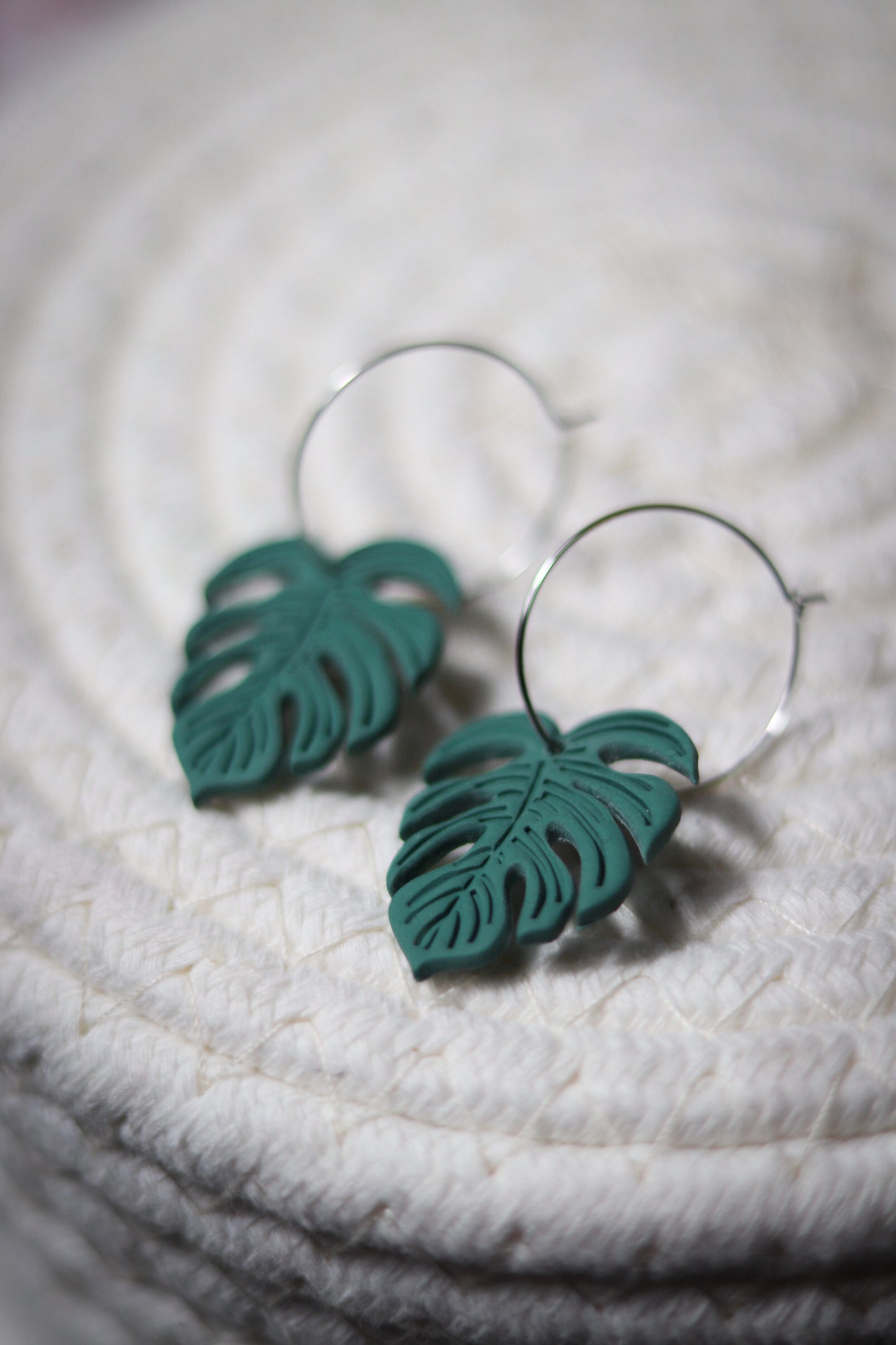 Monstera leaf hoops